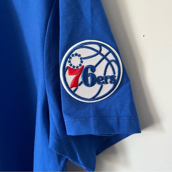 Pro Standard NBA Philadelphia 76ERS Classic Boxy Crop Tee Size Medium NWT - Picture 8 of 16